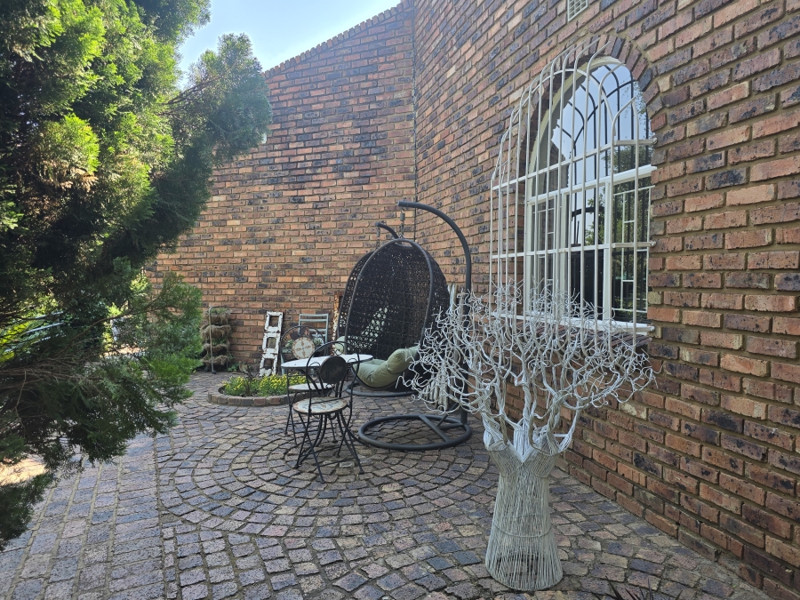 4 Bedroom Property for Sale in Lindequesdrif North West